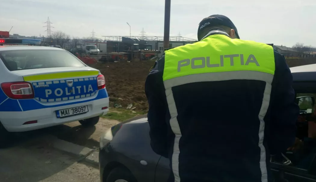 Pericol pe trecerile de pietoni! 15 șoferi au rămas fără carnet pentru că nu au acordat prioritate - politia-pe-camp-1769003070.webp