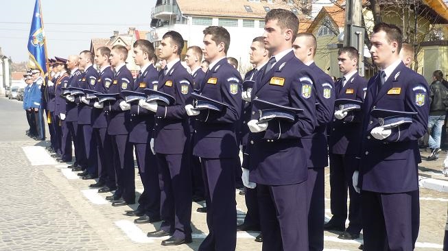 SALARIUL DE MERIT AL POLIȚIȘTILOR RĂMÂNE LA STADIUL DE PROMISIUNE: 