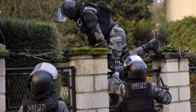 Alertă cu bombă la un liceu din Franța, unde învață circa 3.000 de elevi - politia123-1452512154.jpg