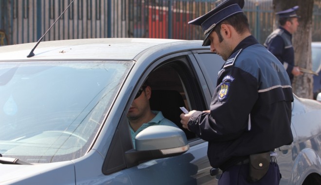 Razie a polițiștilor constănțeni pentru depistarea cerșetorilor și a infractorilor - politia1360146779-1366286562.jpg