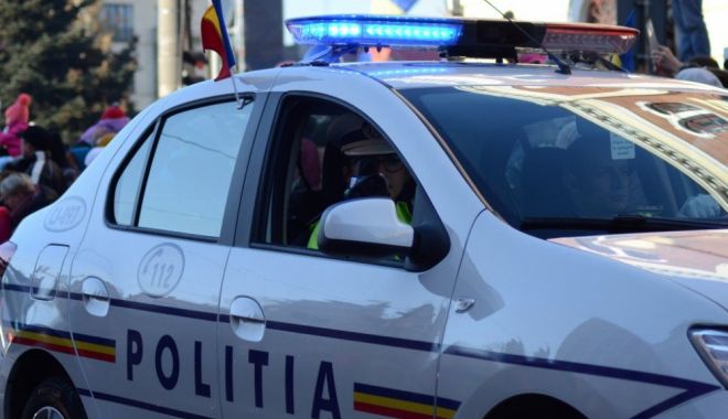 Şofer fără permis, băut şi drogat, oprit de poliţişti cu focuri de armă; bărbatul a fost reţinut