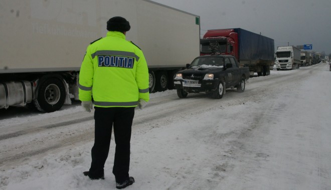 Amenzi de zeci de mii de lei date de polițiștii de la rutieră - politia2-1356598889.jpg