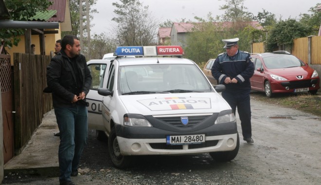 Hoții i-au făcut curățenie în grădină… - politia2-1359016665.jpg