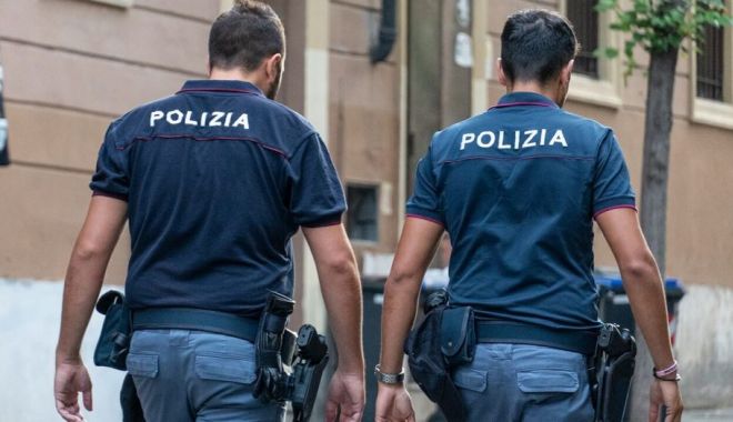Româncă UCISĂ în parcarea unui hipermarket din Italia. A fost împușcată de patru ori - politia2-1590224870.jpg