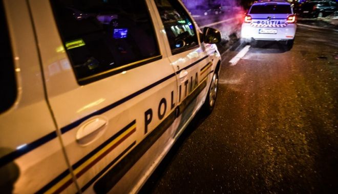 Accident grav pe DN 7. Șase persoane au fost rănite după ce s-au izbit două mașini - politia2-1631341817.jpg