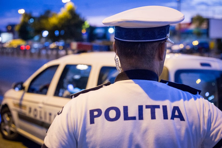 Polițistul accidentat în timp ce dirija circulația este în stare gravă! Mutat de urgență la un spital din București