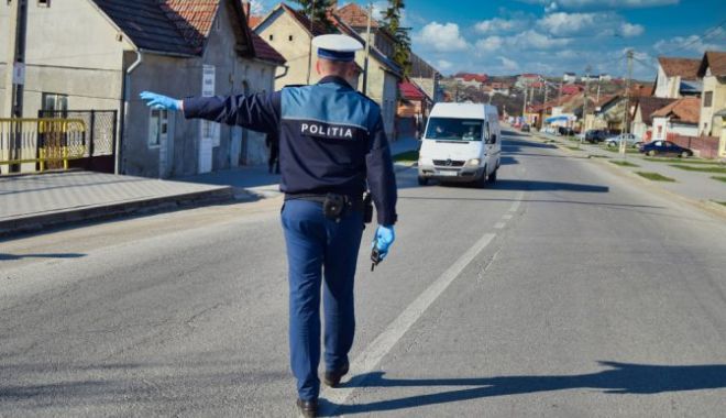 Poliţiştii rutieri au reţinut, în ultimele 24 de ore, 469 de permise de conducere, unele pentru droguri