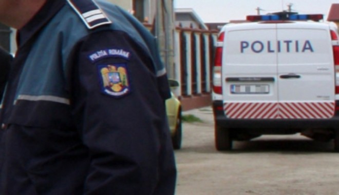 Septuagenară tâlhărită în plină stradă - politia3-1337684002.jpg