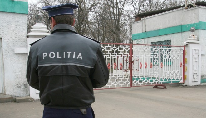 Copilă de 14 ani, dispărută de acasă - politia3-1366981242.jpg