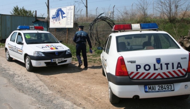 CAZ ȘOCANT! Un tată și-a incendiat casa și s-a baricadat cu copiii înăuntru. Polițiștii au fost nevoiți să-l împuște! - politia91881300-1480493590.jpg