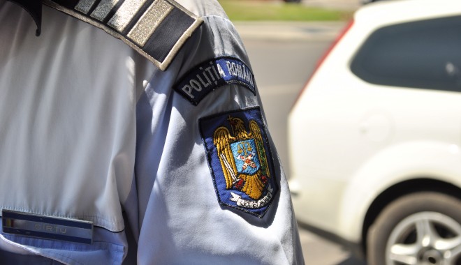 CAZ ȘOCANT! Un polițist a ELECTROCUTAT un bărbat până la leșin - politiaaccidentsoseauamangalieis-1413181556.jpg