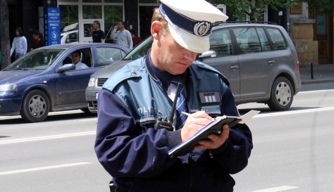 Banii din amenzile rutiere  nu mai merg la infrastructură, ci se duc către bugetul de stat - politiaamenda-1383761544.jpg