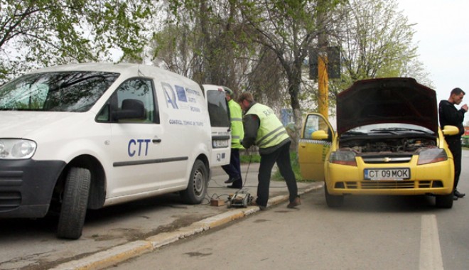 Pericol pe șoselele constănțene! - politiacontrolrartaxi3-1319573503.jpg