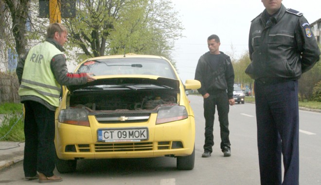 Panică în rândul celor care verifică mașinile în trafic - politiacontrolrartaxi4-1323022057.jpg
