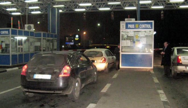 Polițiștii de frontieră, pregătiți pentru afluxul de călători la ieșirea din țară - politiadefrontiera1-1357482984.jpg