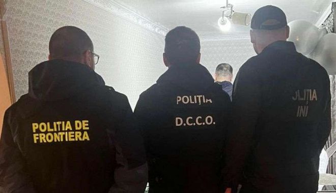 ALERTĂ LA FRONTIERĂ! 26 de migranţi au fost găsiţi ascunşi într-un microbuz şi un TIR - politiadefrontierasidccodestruct-1670838731.jpg