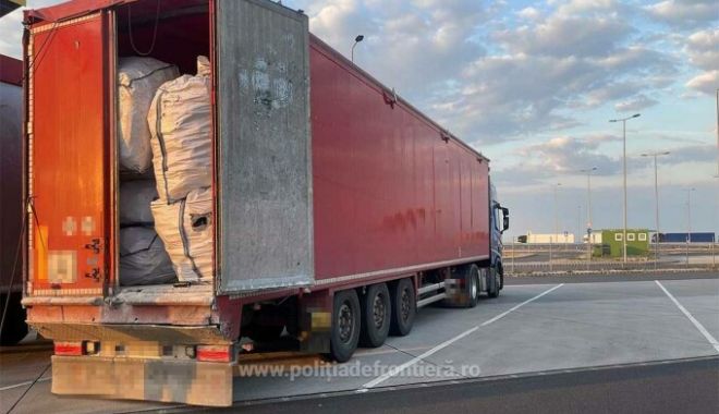 TIR-uri cu peste 30 de tone de deșeuri, oprite la intrarea în țară - politiafrontiera-1704539926.jpg