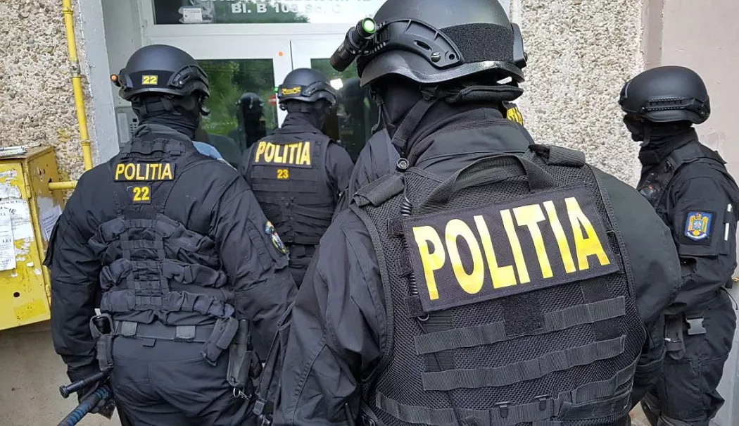 Percheziții într-un dosar de fraudă în sistemul medical. Consultații fictive și date false în registre și în sistemul CNAS - politiamascatiperchezitii-1777018828.webp