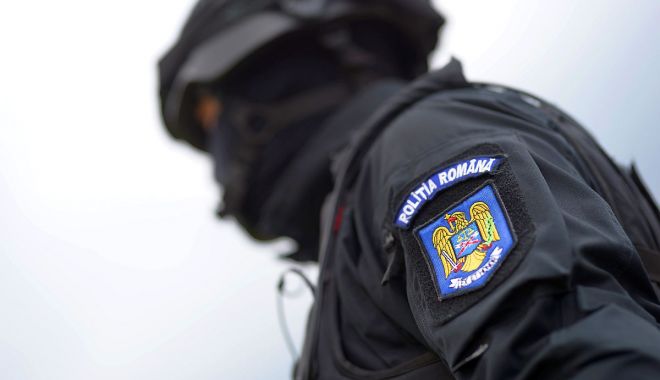 Percheziţii într-un dosar de proxenetism; nouă persoane vor fi duse la audieri - politiamascatiperchezitiitrupele-1676368890.jpg