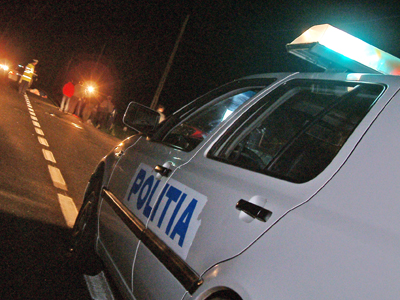 Pește stricat, alune cu viermi, apă de la robinet: meniul care i-a înfuriat pe clienții unui restaurant - politianoapteaaccidentciprianste-1357033490.jpg