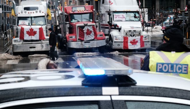 Poliția a arestat lideri ai protestatarilor din Ottawa și a ridicat 100 de baraje în oraș - politiaotawa-1645196944.jpg
