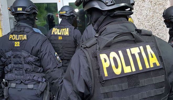 Cinci persoane din judeţul Constanţa arestate pentru proxenetism - politiaperchezitii-1602592888.jpg