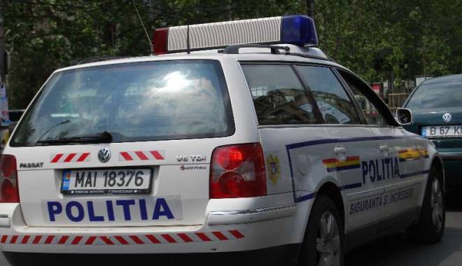 Graba strică treaba! Accident provocat de un șofer neatent - politiaromana-1442440622.jpg