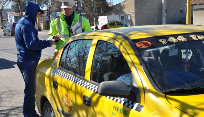 Cum au ajuns taximetriștii din Constanța adevărate pericole publice - politiarutieracontroltaxi4-1364578523.jpg