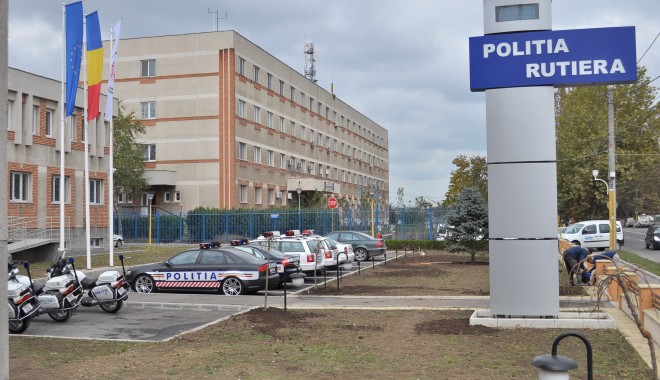 TÂLHARII TERORIZEAZĂ CONSTANȚA! Iată cum vă puteți feri de ei - politiarutieranoulsediu32-1366212343.jpg