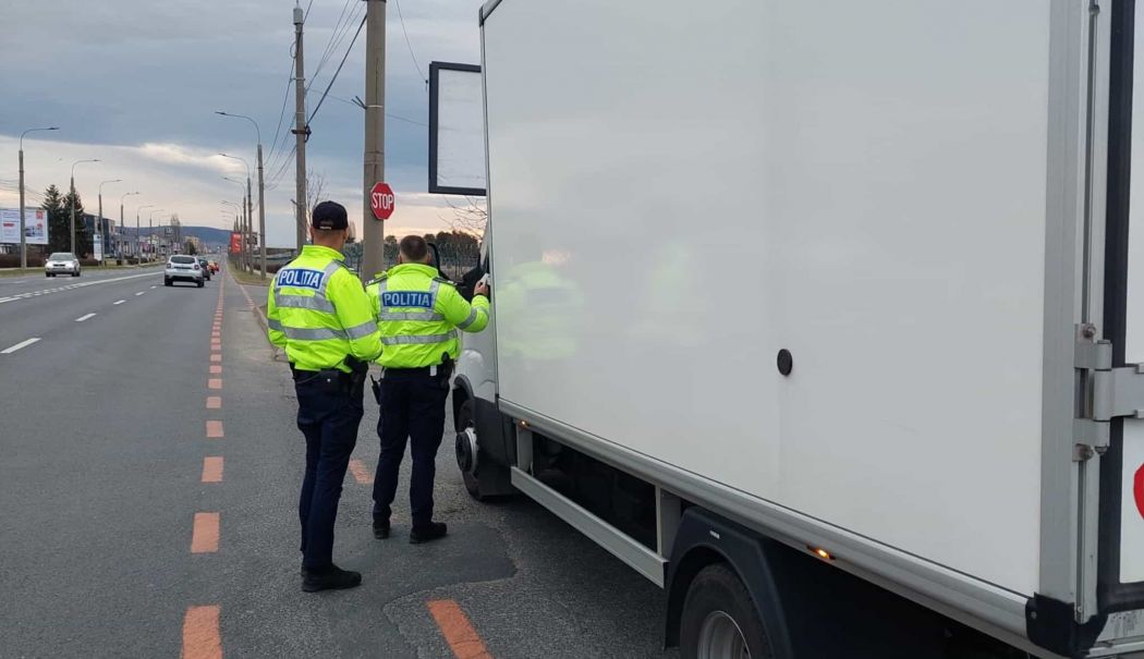 Polițiștii constănțeni au tras TIR-urile pe dreapta. Ce neregului au găsit