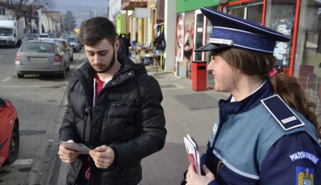 Polițiștii vor să prevină infracțiunile stradale - politiastrada07-1590575638.jpg
