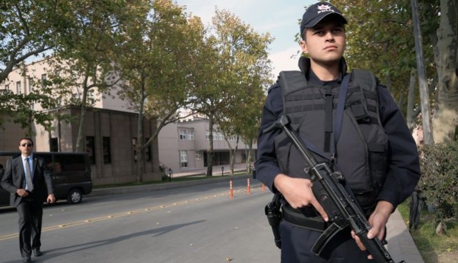 EXPLOZIE PUTERNICĂ LA ISTANBUL. PATRU VICTIME - politiaturcia-1463390352.jpg