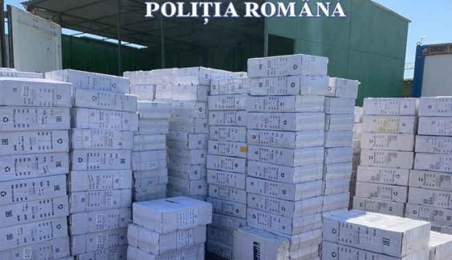 Dosar penal pentru mărfuri contrafăcute. 9800 de articole de încălțăminte descoperite în Portul Constanța