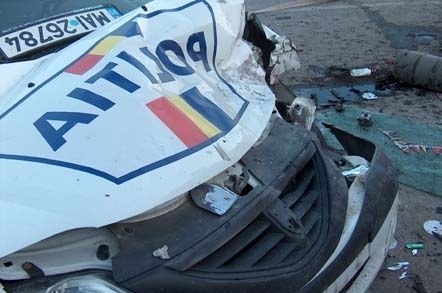 ACCIDENT RUTIER LA CONSTANȚA / Mașina poliției, avariată de un șofer fără permis - politie-1493217549.jpg