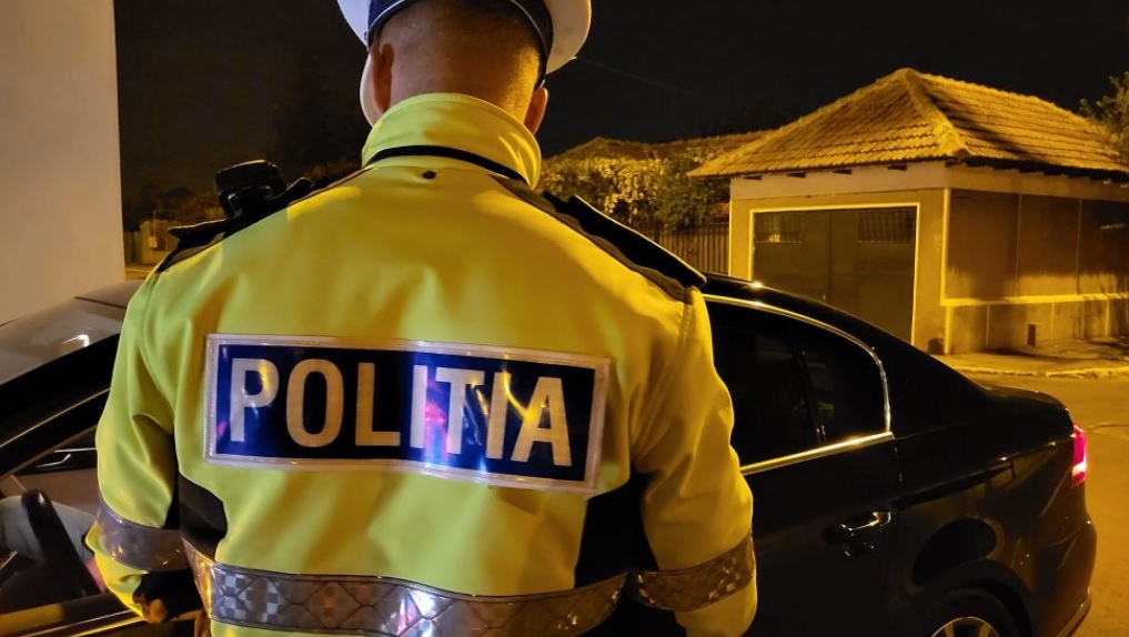 Accident grav, provocat de un minor! Doi oameni au murit, iar 21 au fost răniți - politie-1729753898.jpg