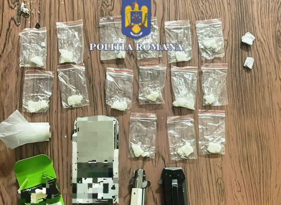 Un șofer a fost prins cu substanțe psihoactive în mașină, pe bulevardul Tomis - politie-1730462974.JPG