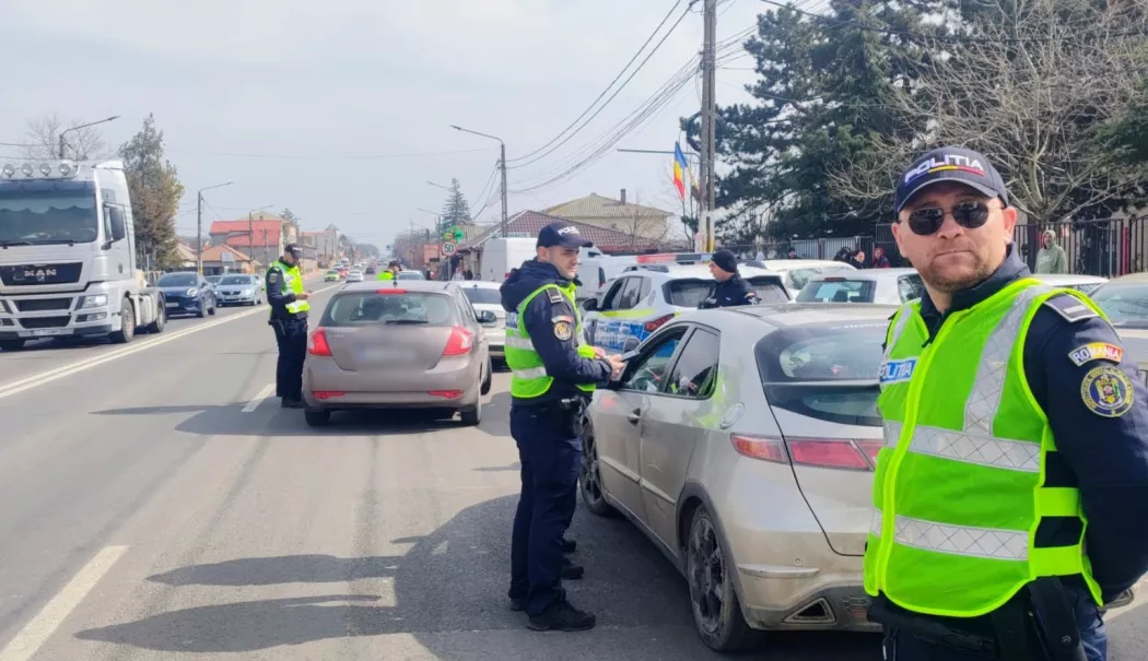 Controale și discuții de prevenție pentru protecția minorilor în unitățile de învățământ - politie-5-martie--1772787569.webp
