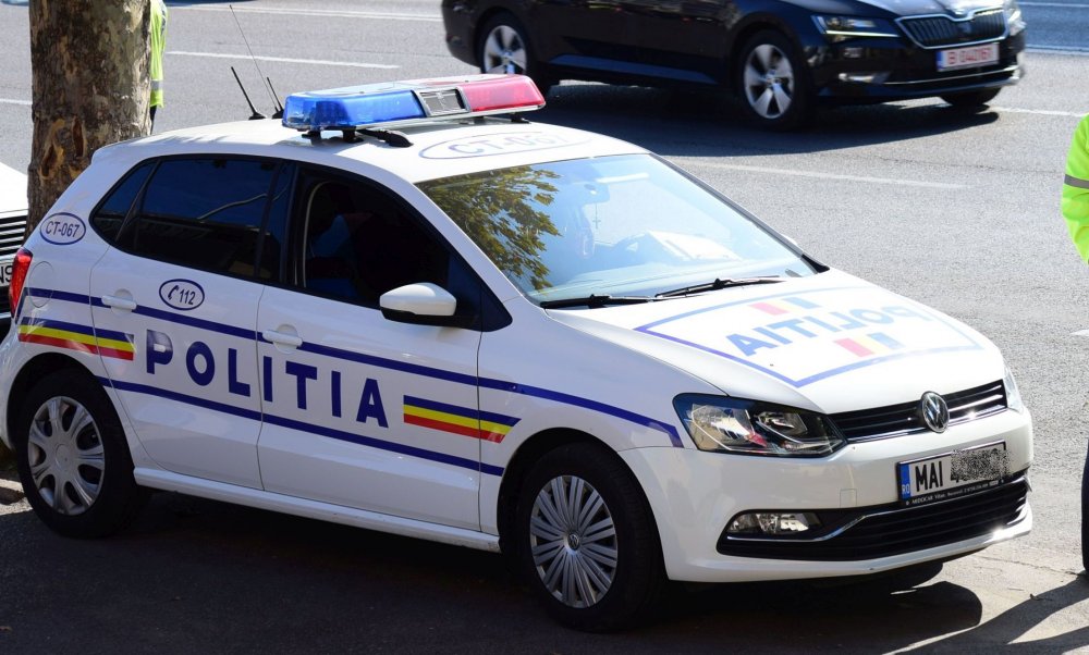 O tânăra de 26 de ani a fost arestată după ce a intrat în casa surorii cu un cuțit - politie-orastie--1772697833.webp