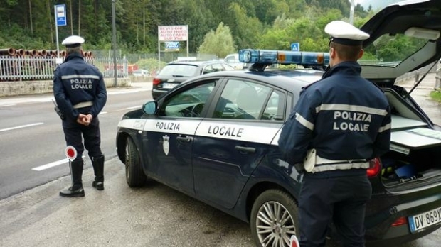VIOLATĂ și BĂTUTĂ de un român, într-un parc de lângă Coloseum! - politie01646200-1475597620.jpg
