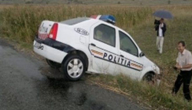Polițiști accidentați intenționat de un hoț de autoturisme - politie18510600-1511093320.jpg