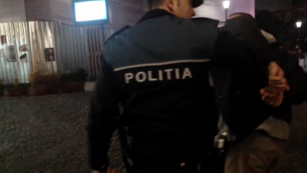Un nou caz de agresiune / POLIȚIST ÎN MISIUNE, LOVIT CU BÂTA ÎN CAP - politie77990400-1514704865.jpg