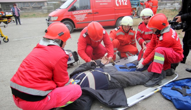 UPDATE / Trei răniți în accidentul de la Mihail Kogălniceanu - politiedescarcerarescoala3131321-1383903939.jpg