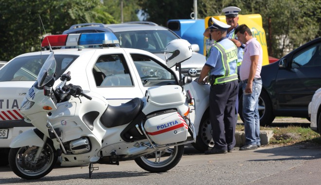La volanul unui Ford, fără permis - politiefiltru10-1372974716.jpg