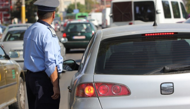 A luat trei filipinezi în mașină și a fugit cu bunurile lor - politiefiltru8-1368171066.jpg