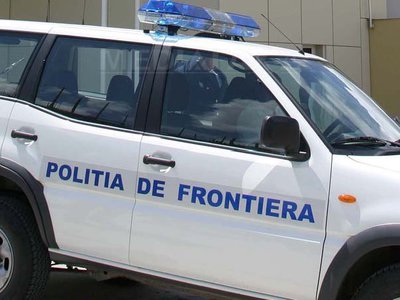 Cetățean afgan ascuns sub un camion, descoperit de polițiști la Negru Vodă - politiefrontieramasinaliviuchiri-1474974414.jpg
