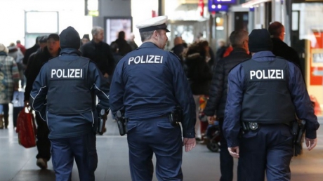 Panică la Berlin! O mașină a spulberat un grup de pietoni: cel puțin 5 victime - politiegermaniapozabuna47999900-1546085651.jpg