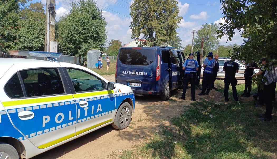 Peste 200 de percheziții într-un dosar de falsificare de documente de identitate românești - politiejandarmerieperchezitiirur-1751350178.jpeg