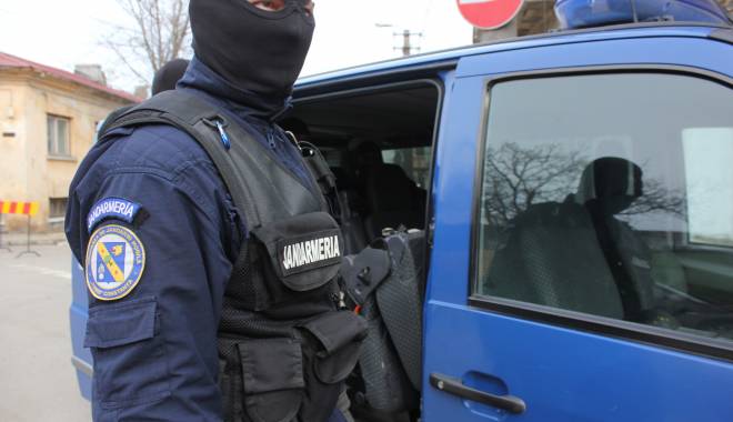 Percheziții la Constanța, la traficanții de droguri - politiemascatijandarmipercheziti-1444989799.jpg