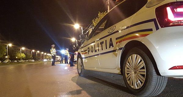 Băut și fără permis, un șofer a intrat în mașina Jandarmeriei! Polițiștii l-au reținut