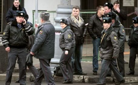 O BOMBĂ A EXPLODAT la Moscova! Întreaga zonă a fost izolată - politierusia-1366722672.jpg